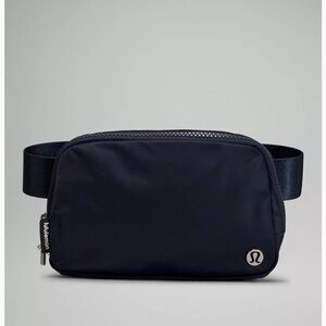 Lululemon Everywhere Belt Bag 1L in Black